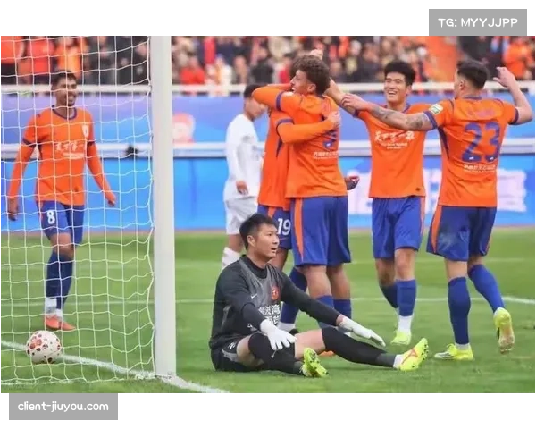 山东泰山射门15次射正6次 泽卡头球中柱错失良机